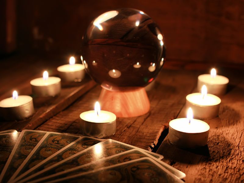 迷失迷惘中：算命方法助你找回生命方向-解析占星術與塔羅牌讀法